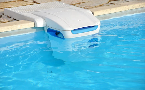 Installation de système de filtration pour piscine